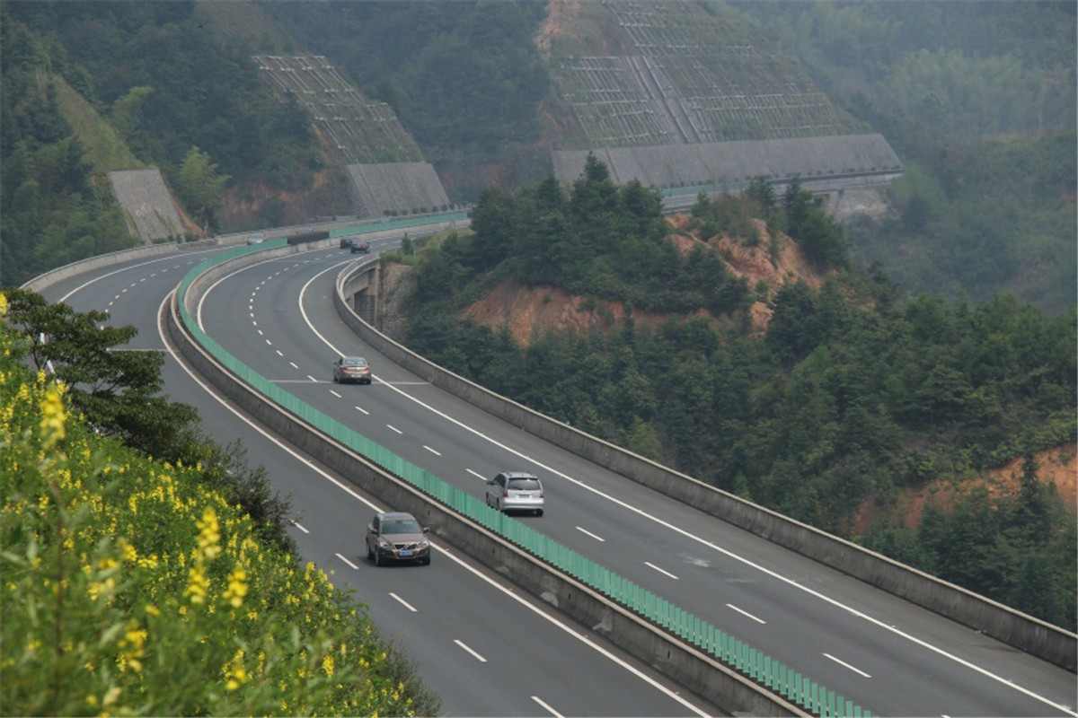 龙长高速公路路面工程B2合同段(图1) 龙长高速公路路面工程B2合同段(图1)