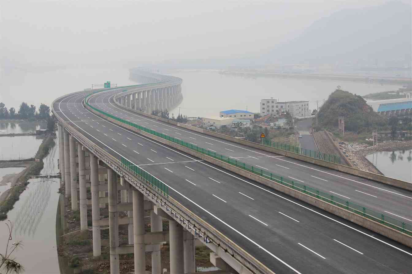 沈海复线宁连B1合同段顺利通车(图1)