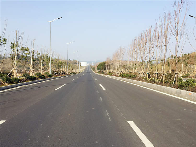 贵安新区湖磊路三标顺利通车