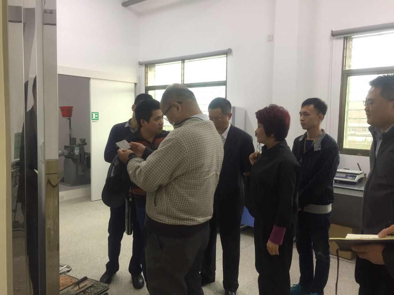 厦门市交通质监局总工余晓南一行莅临我司技术中心检查工作(图1)