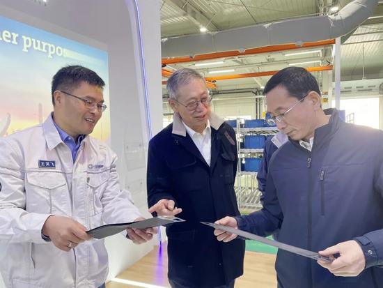 胡汉杰调研解放动力迪一元素(图2) 胡汉杰调研解放动力迪一元素(图2)