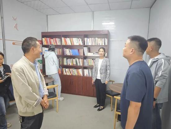 书香满工地 文明谱新篇——天陇铁路Ⅱ标二分部职工书屋获评市级(图5)