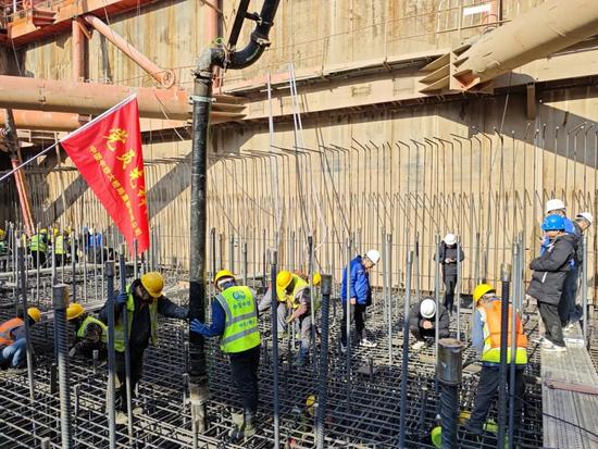 宜昌长江公铁大桥8号墩主塔承台完成首次混凝土浇筑(图6)