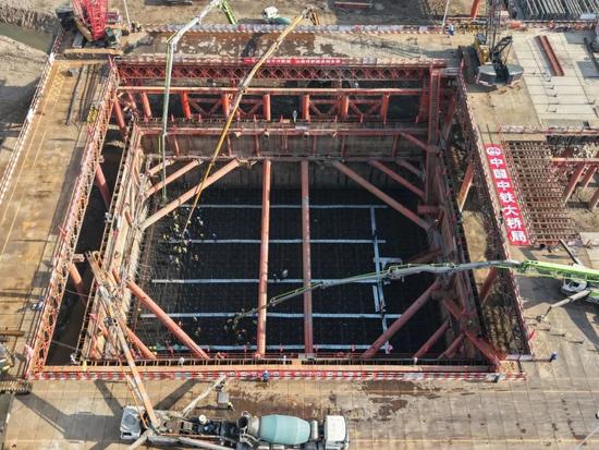 宜昌长江公铁大桥8号墩主塔承台完成首次混凝土浇筑(图3)