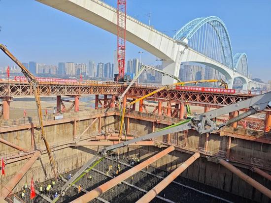 宜昌长江公铁大桥8号墩主塔承台完成首次混凝土浇筑(图5)