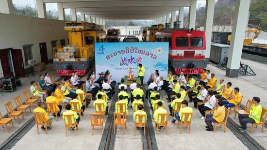 圆满“跨国恋”！这两名铁路人，回国结婚了｜火车·悦读(图7)