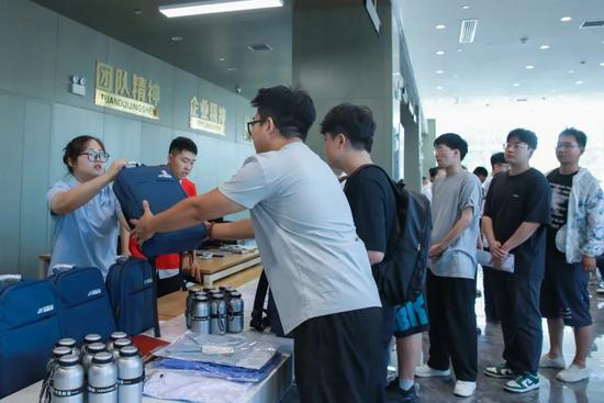 责任筑根基 关爱聚人心——晋钢智造荣获“全国就业与社会保障先(图4)