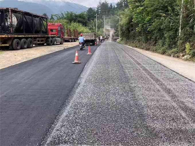 大成集团“抗裂复合封层”试验段顺利完成(图2)