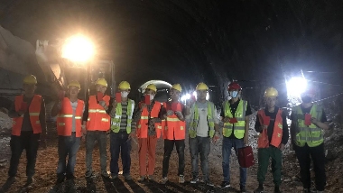 喜报|九绵高速LJ4合同段甘沟隧道全线贯通(图2)