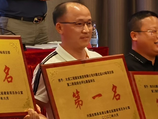 兴赣北延高速A3标斩获项目考核评比第一名