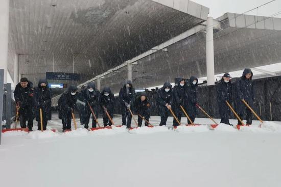 冰雪凝寒,怀揣春天丨铁路人,小寒(图4) 冰雪凝寒,怀揣春天丨铁路人,小寒(图4)