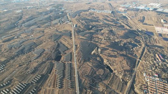 山铁绿能烟台牟平一期100MW光伏项目全容量并网成功(图2) 山铁绿能烟台牟平一期100MW光伏项目全容量并网成功(图2)